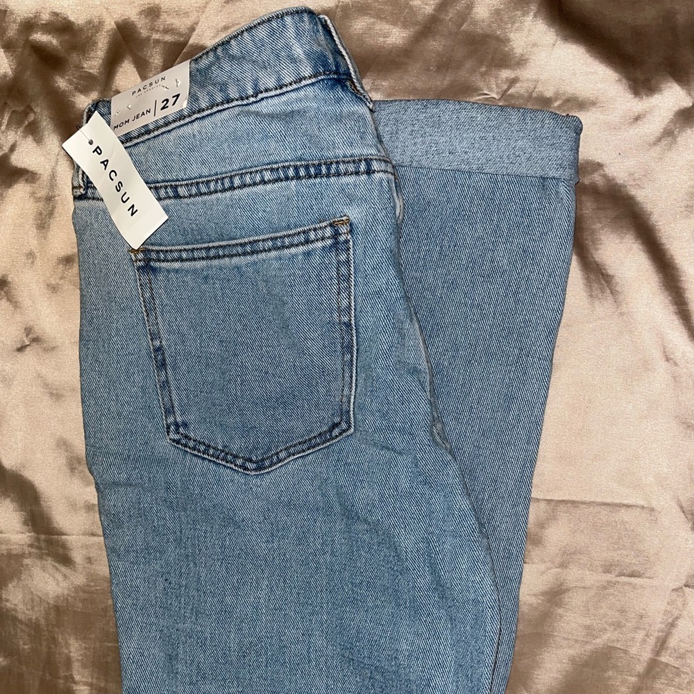 NEW Mom jeans from Pacsun. Size 27.